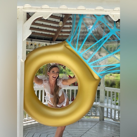 Engagement ring pool float - Picture 2 of 4